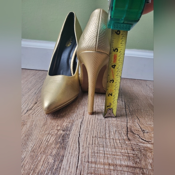 Charlotte Russe Gold Closed Toe High Heels - Picture 3 of 5